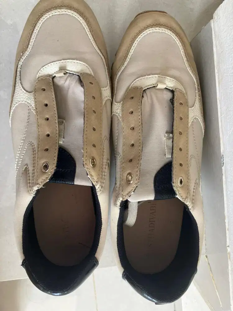 Dijual Sepatu Stradavarius