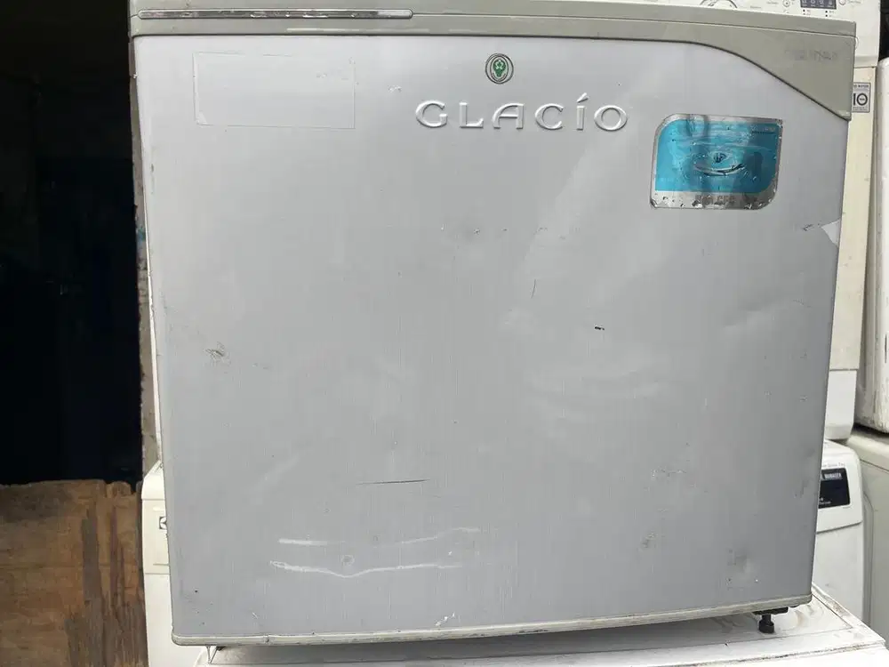 Kulkas mini merk toshiba normal