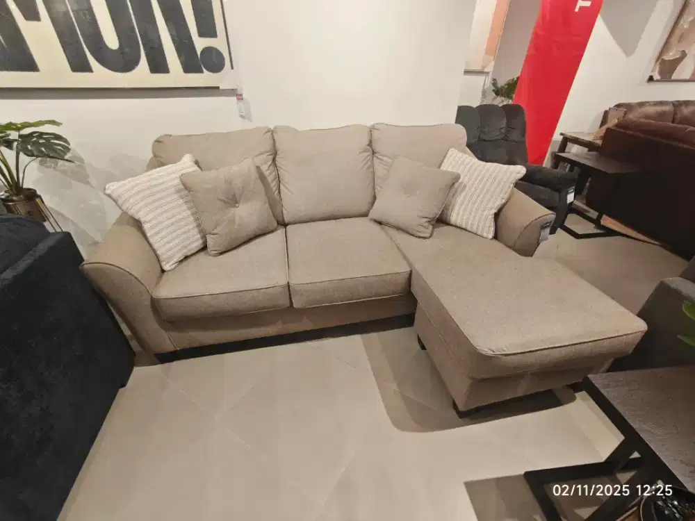 Ashley Abney-7 Sofa L Sectional Fabric Kiri - Cokelat Muda