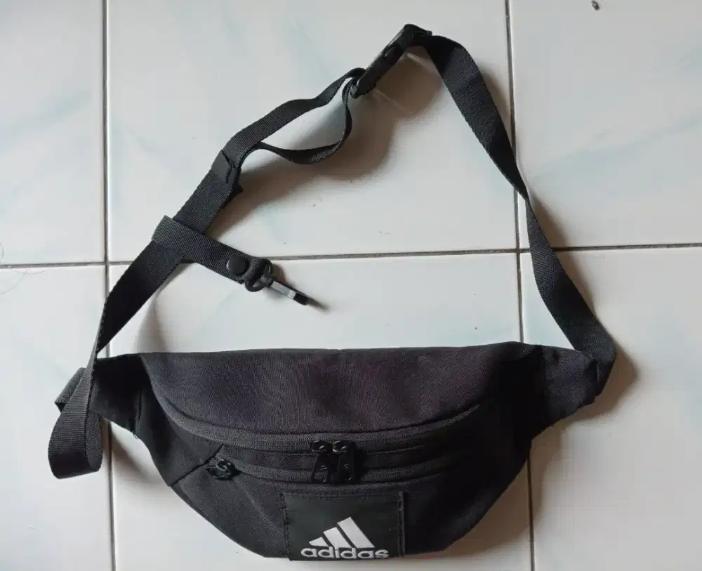 Tas Pinggang Atau Weist Bag Adidas (100% ORIGINAL)