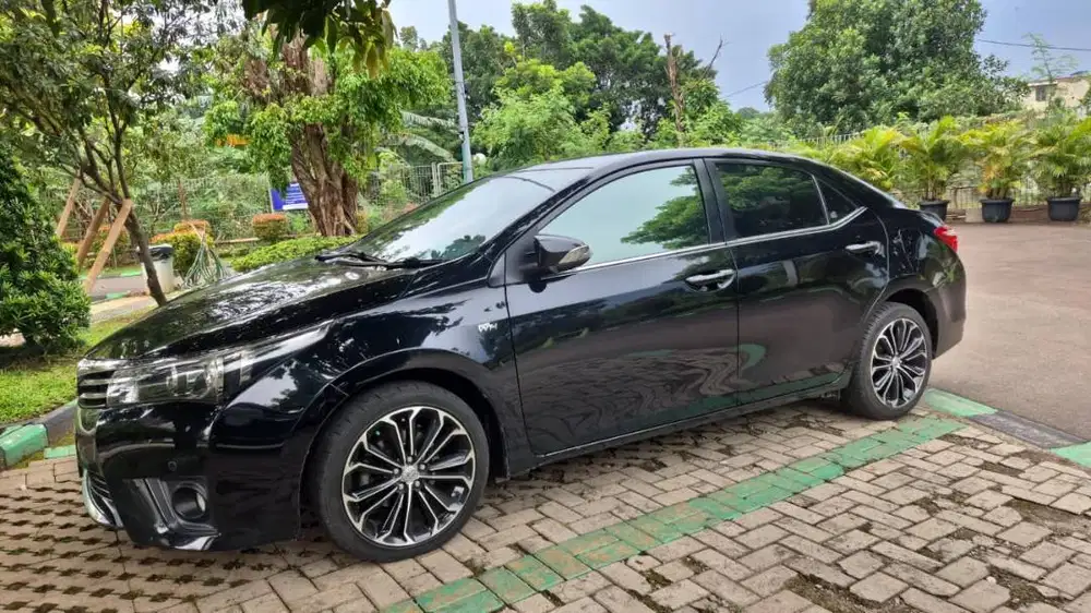 JUAL TOYOTA ALTIS 1.8V AT 2016 BAGUS RAPIH