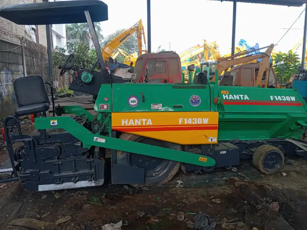 Asphalt Finisher Hanta F1430W  pengaspalan 3 Meter Buildup Harga DP