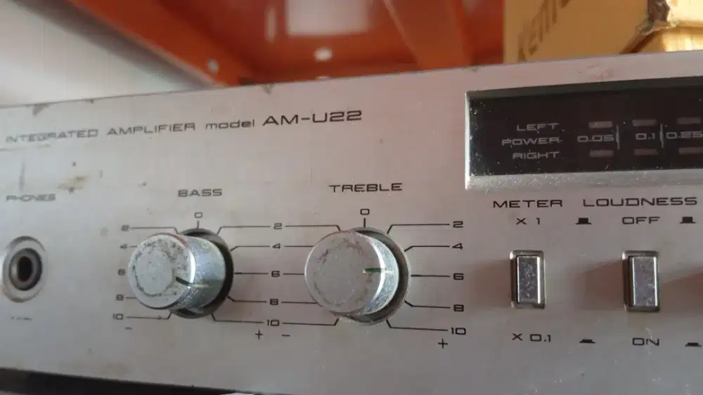 Amplifier AKAI dan speaker polytron