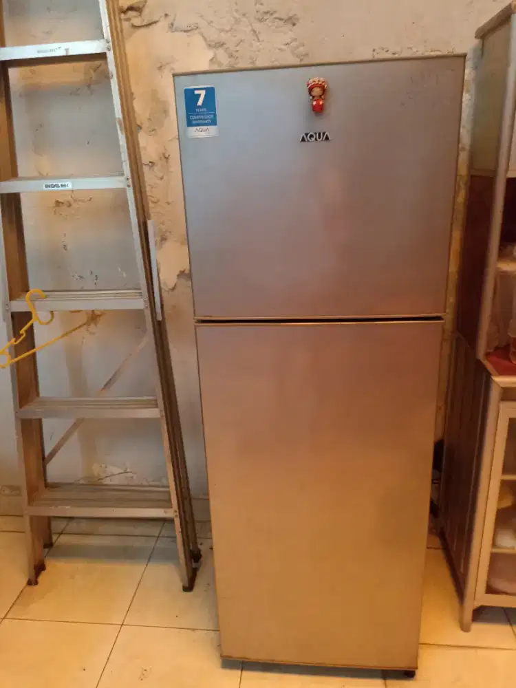 Jual kulkas 2 pintu merk AQUA mulus
