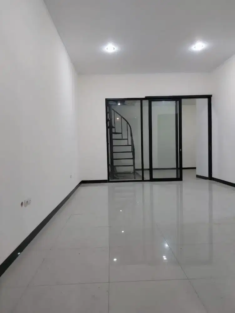 Sewa Rumah Siap Huni 2 Lantai TAMAN KOPO INDAH V