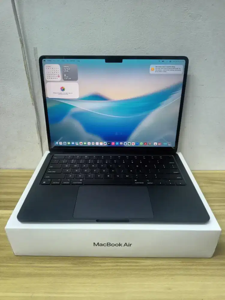 Macbook Air 2022 m2. Ram 8gb. Ssd 256gb. Fullset ex ibox