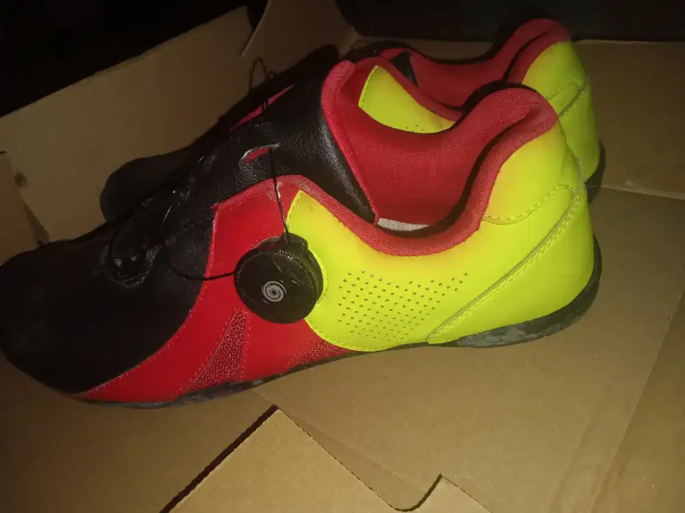 Sepatu sepeda balap (road bike)