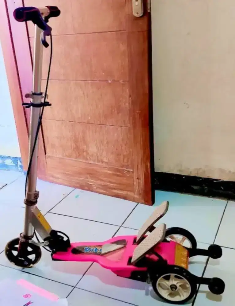 Scuter untuk anak kecil warna pink