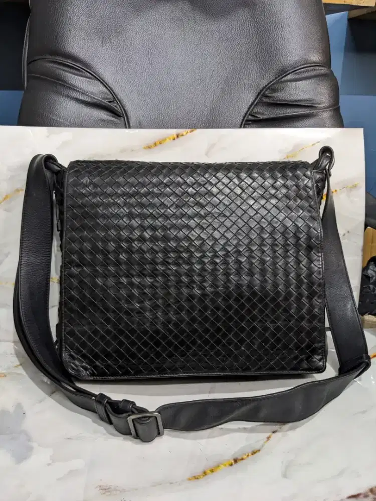 BOTTEGA VENETA Black Intrecciato Leather Messenger Bag ORIGINAL