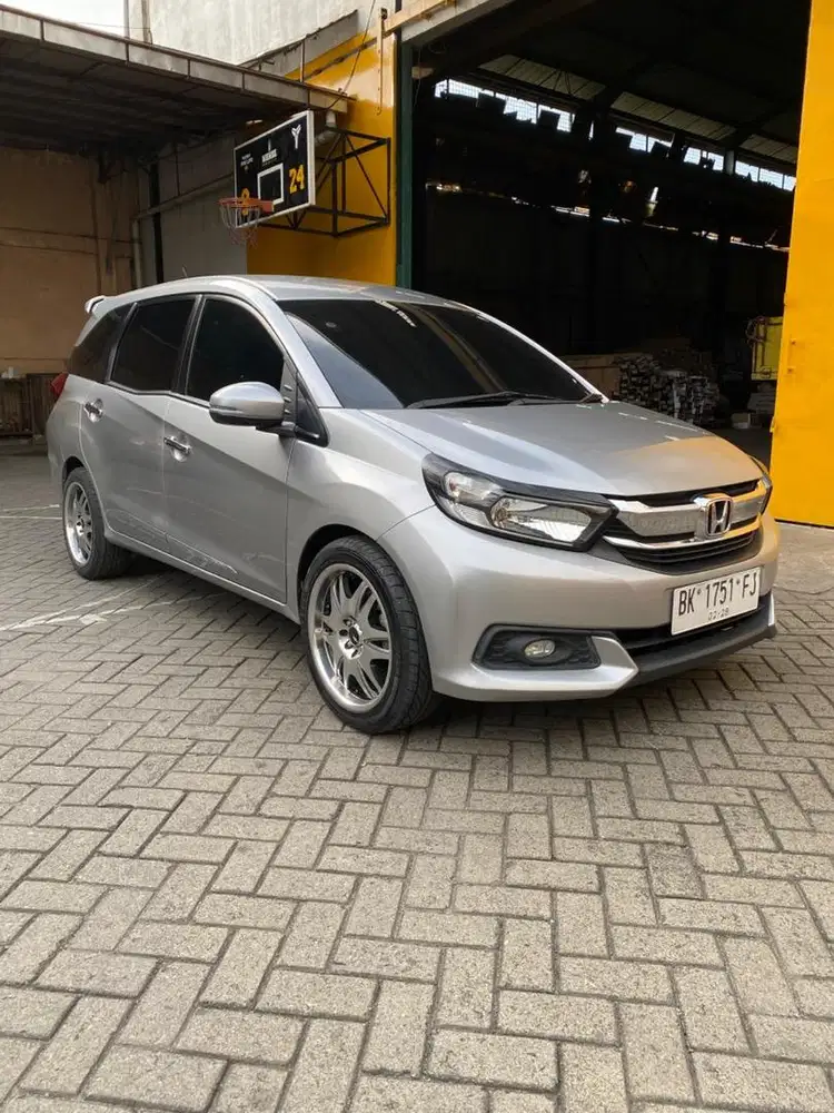 Honda Mobilio 2017 Tipe E Matic CVT SILVER METALLIC
