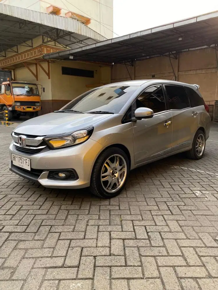 Honda Mobilio 2017 Tipe E Matic CVT SILVER METALLIC