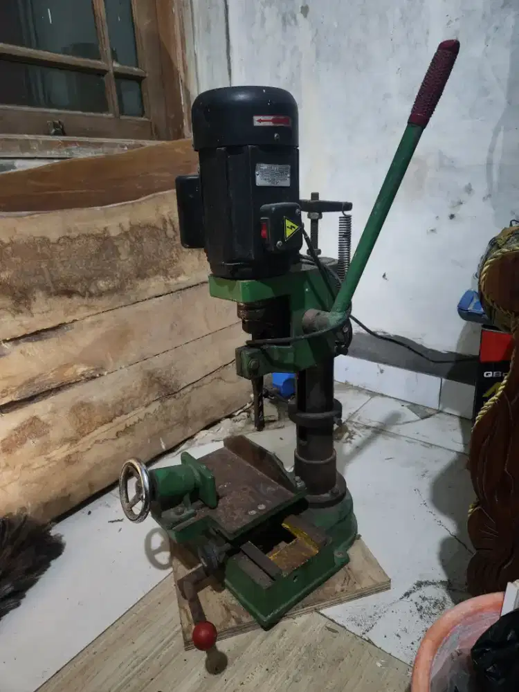 Bor duduk / bobok kayu