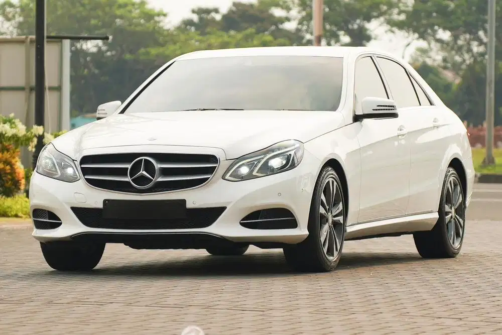 (DP 52jt) Mercedes Benz E250 Avantgarde Facelift 2015 (W212)