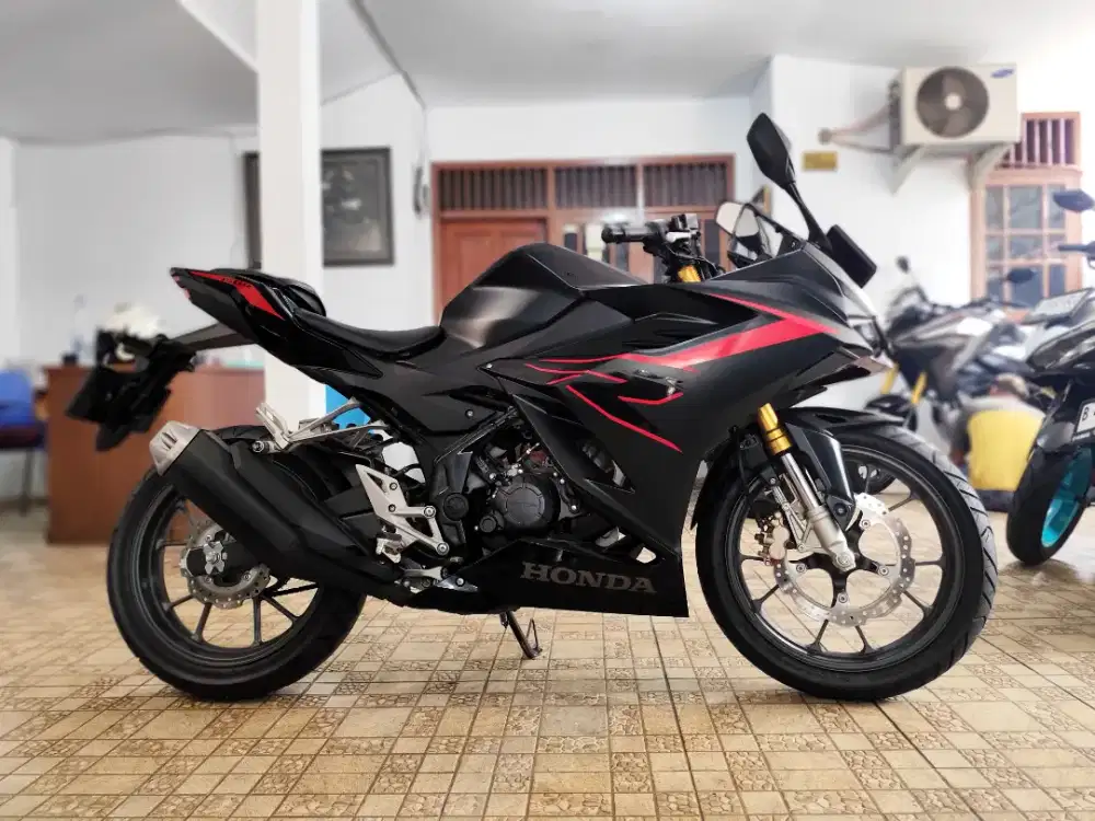 HONDA CBR 150R 2022 KM 9 RB AN MULUS ORI