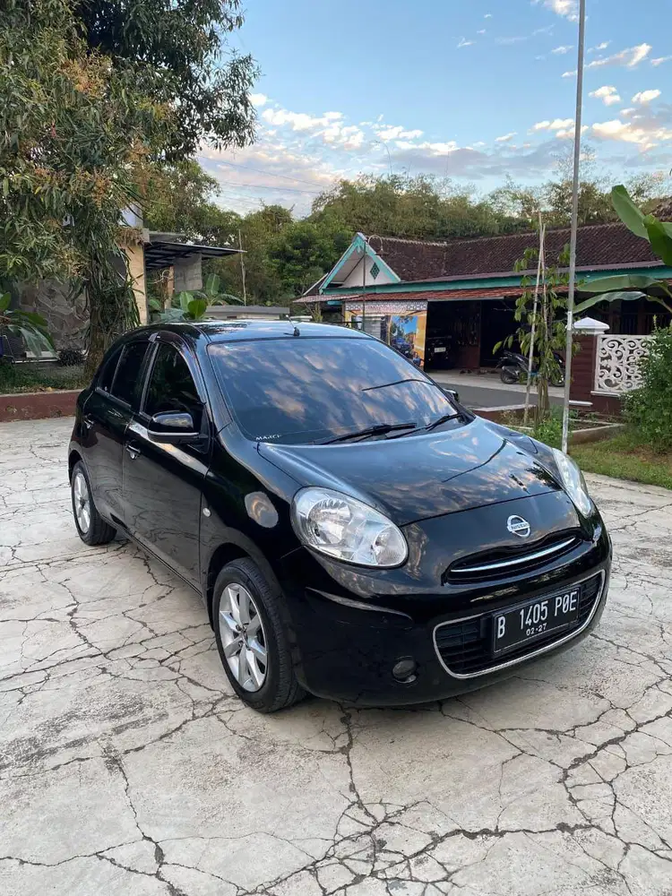 NISSAN MARCH MATIC BAGUS DAN ORI
