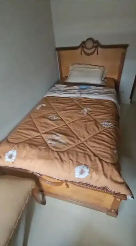 DIJUAL CEPAT  SATU SET  RANJANG KAYU UKIR