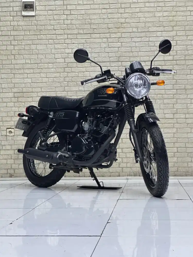RETRO BIKE‼️ Kawasaki W175 SE 2022 Black Style Favorit - Dava mustika