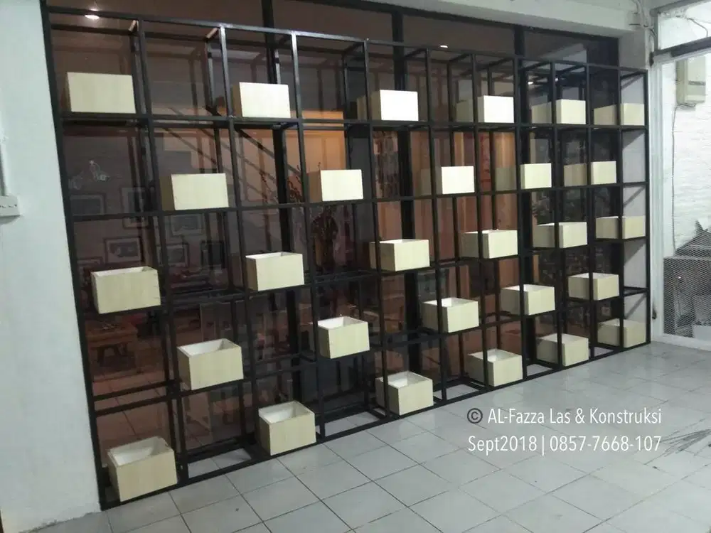 Rak Display Industrial-Minimalis Serbaguna bdg