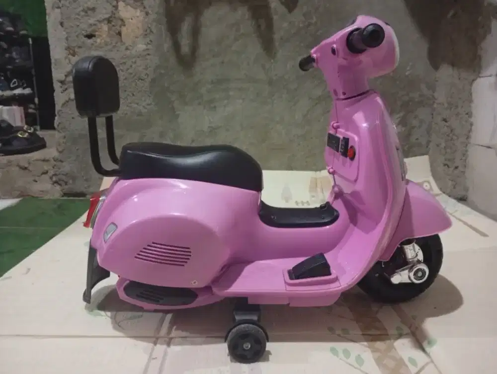 Motor Vespa Aki anak anak