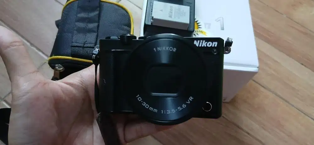 Mirrorless Nikon 1 J5