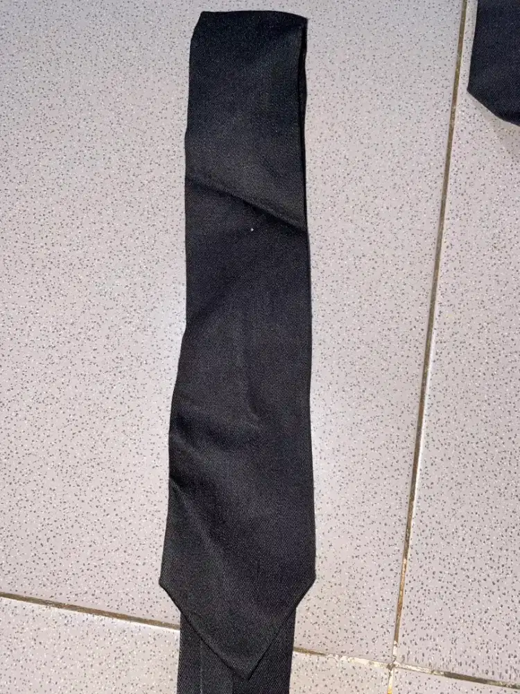 Dasi Hitam Sekolah