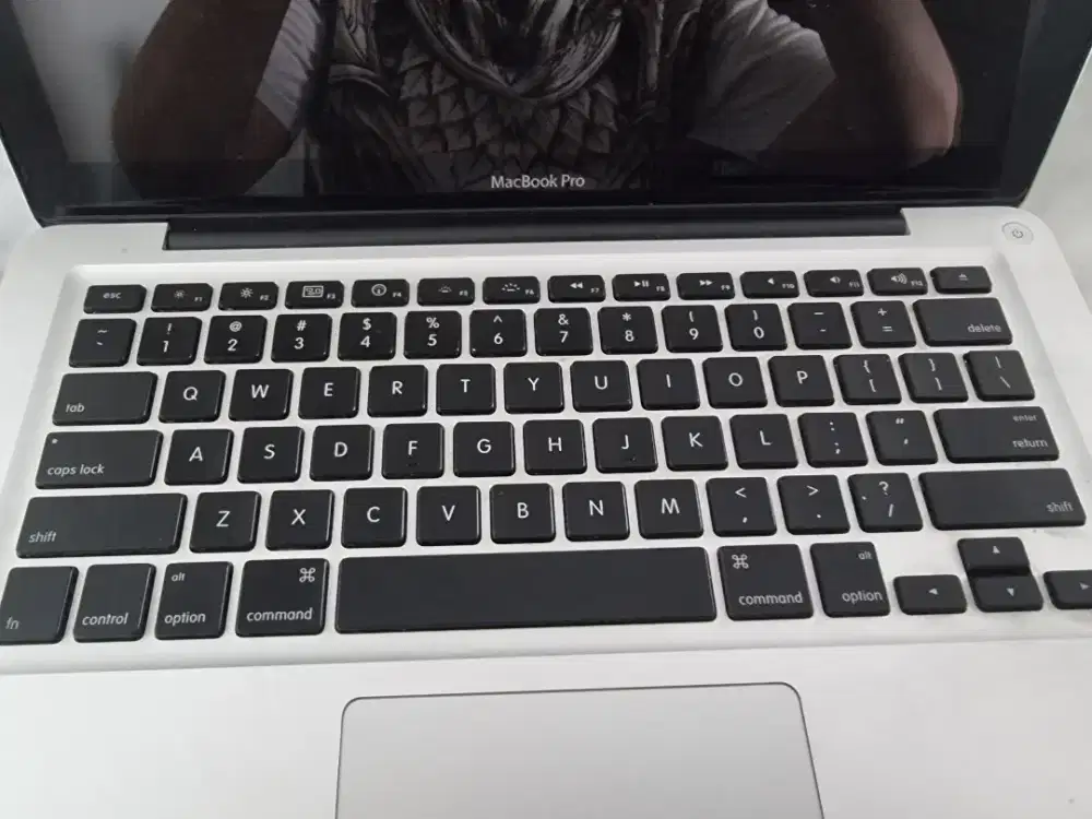 Apple macbook pro 13 inch 2011 mulus terawat