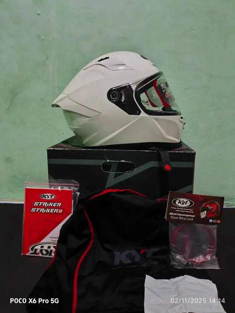 Helm KYT STRIKER 2 full face PUTIH