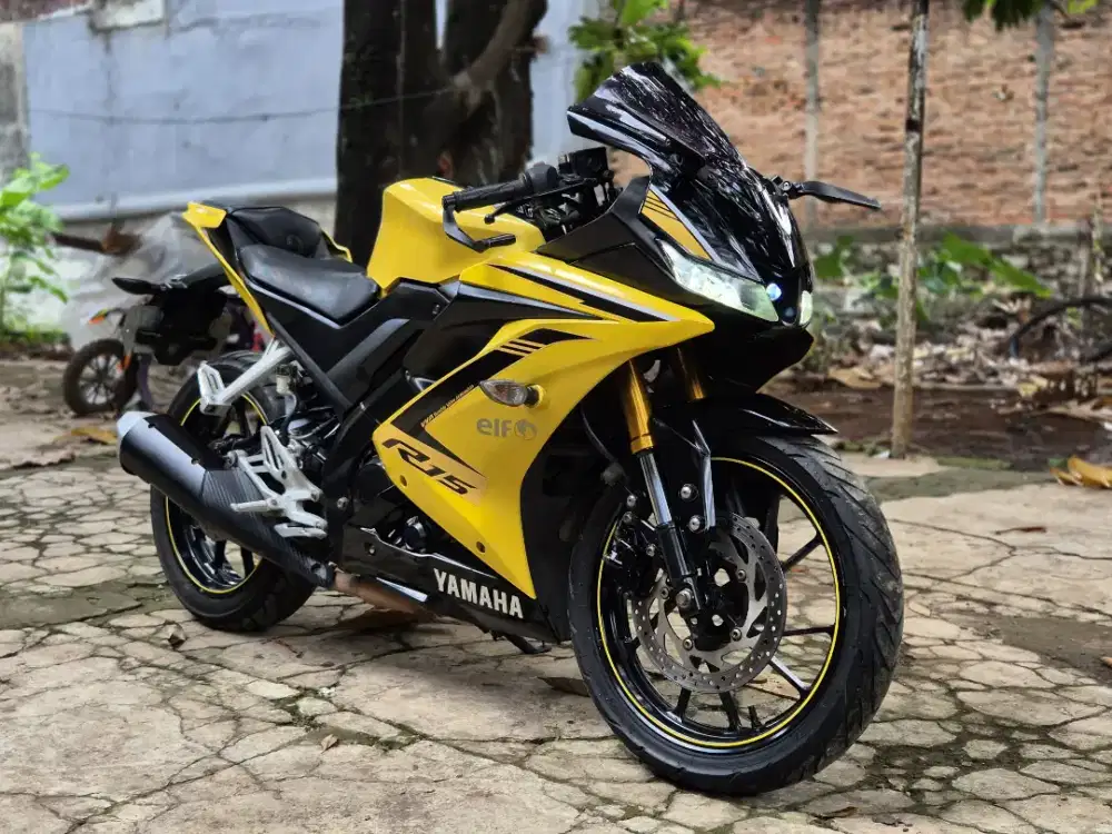 YAMAHA R15 2018 LIKE NEW SURAT LENGKAP