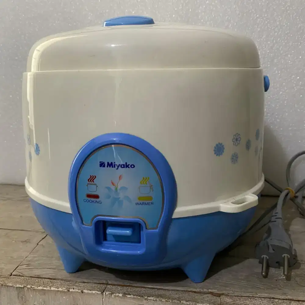 RICE cooker merk Miyako 1,2L