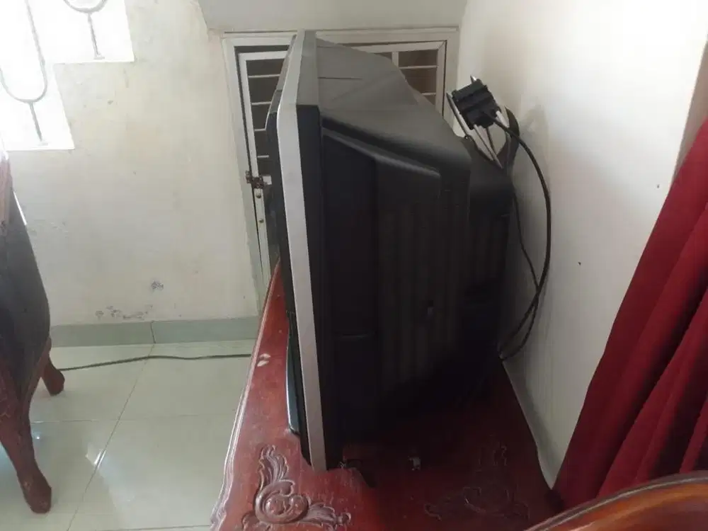 Televisi tabung 32 inch