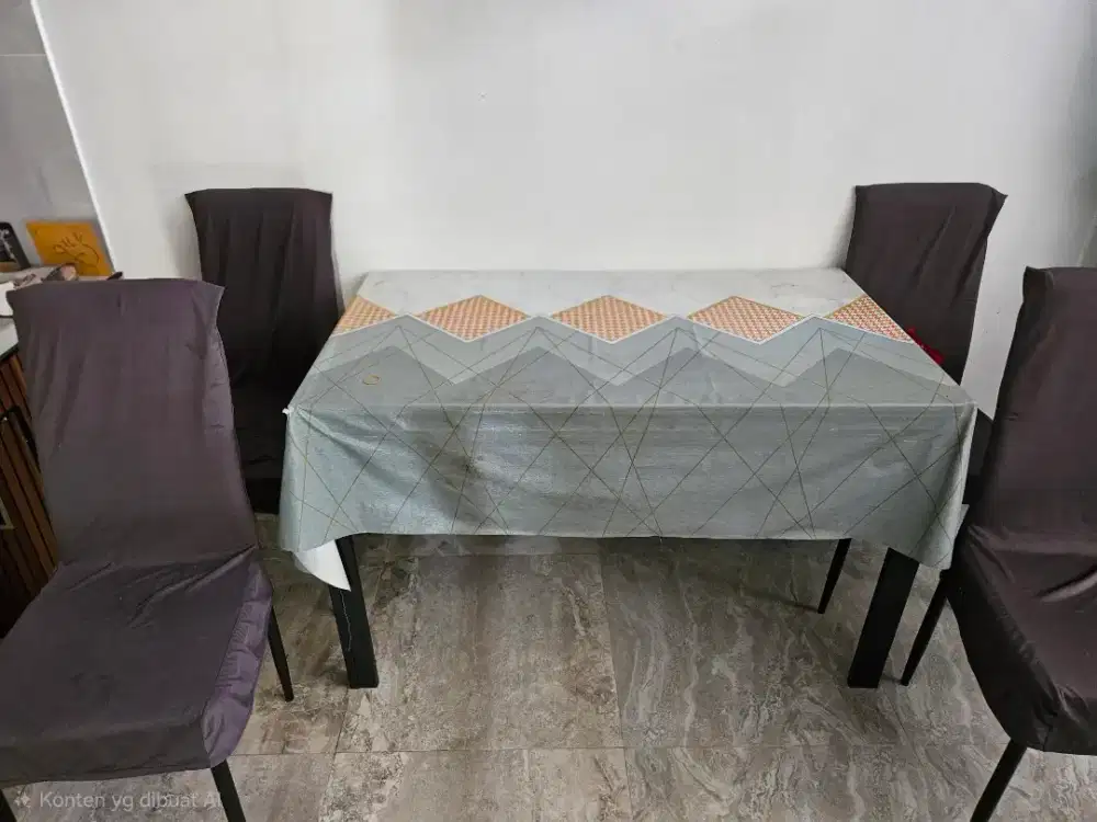 Meja makan dan kursinya