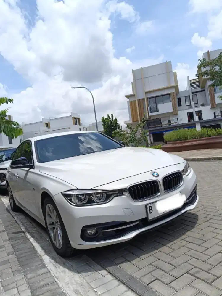 BMW 320i 2018 terawat unit pribadi