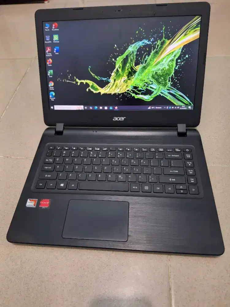 Bismillah dijual laptop acer A9 ram 8gb ssd 256gb siap pakai
