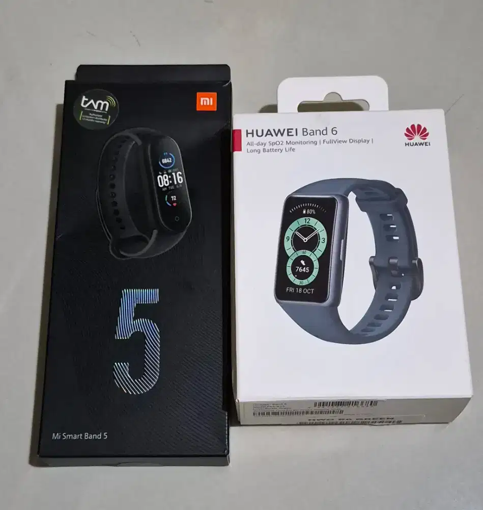 Smartwatch Huawei Band 6 dan Xiaomi mi band 5, kondisi bagus normal
