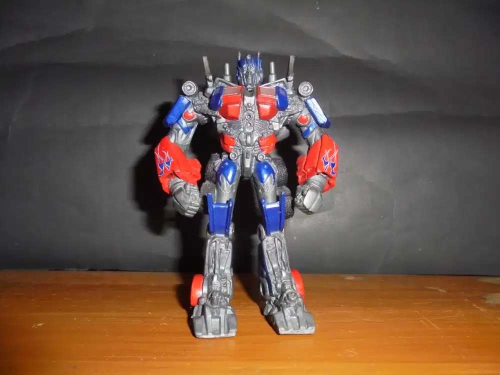 Figure Karet Optimus Hasbro 2012