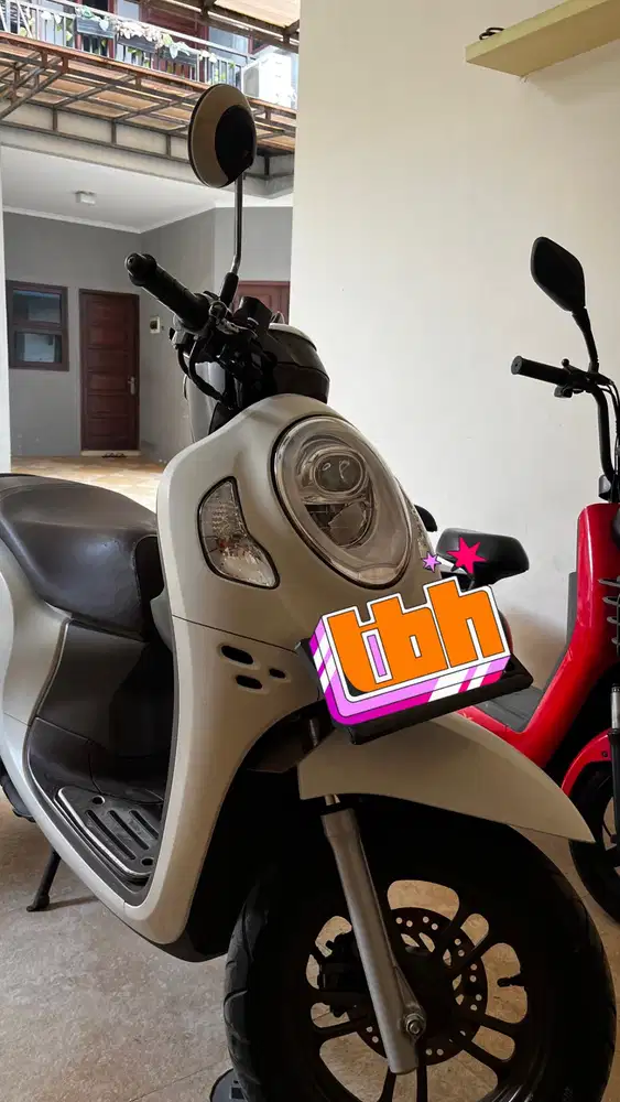 scoopy 2022 prestige white