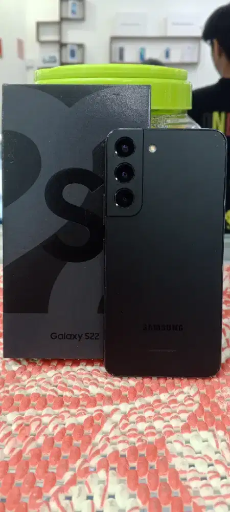Samsung S22 8/256 second