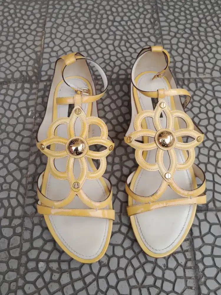Sandal Louis Vuitton Yellow Patent Leather Lady Original