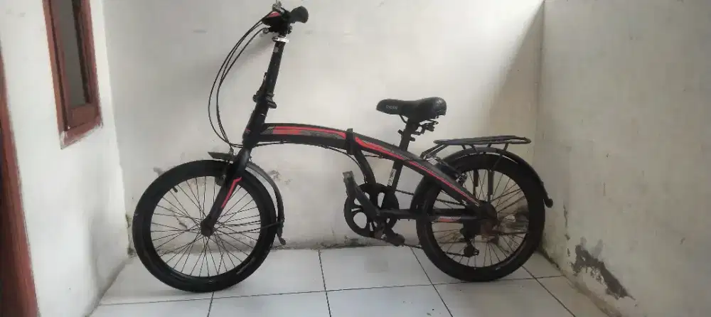 speda lipat warna hitam polet merah