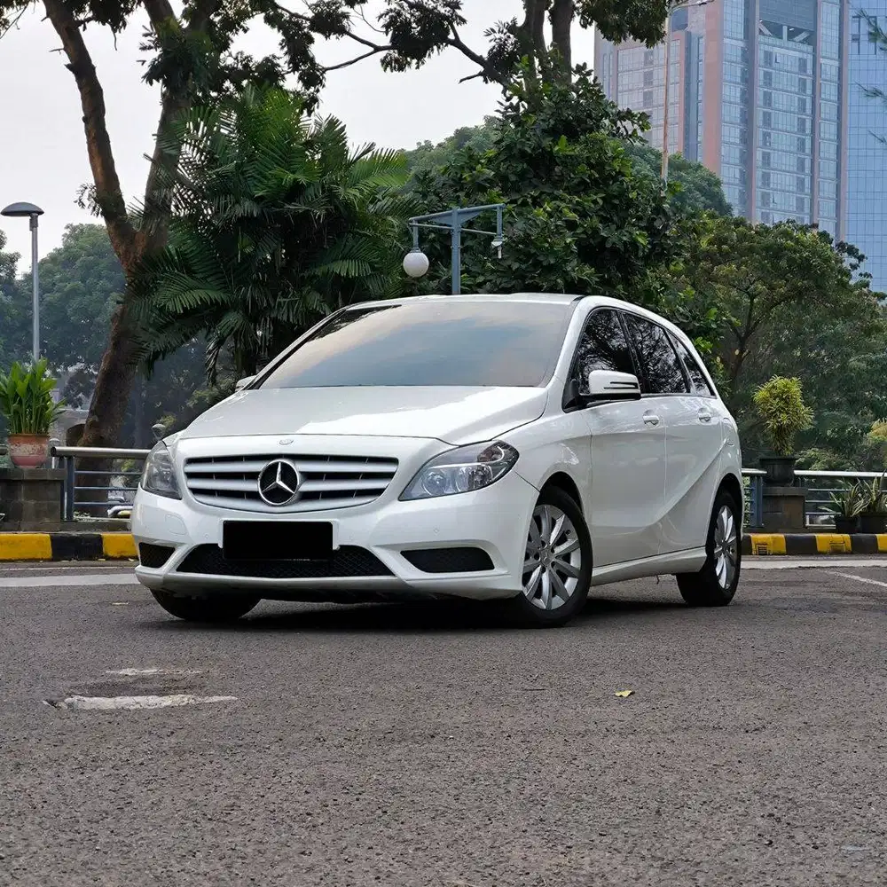 (TDP 10 JT) LOW KM 93 RB ! MERCEDES BENZ B200 PUTIH 2013 !