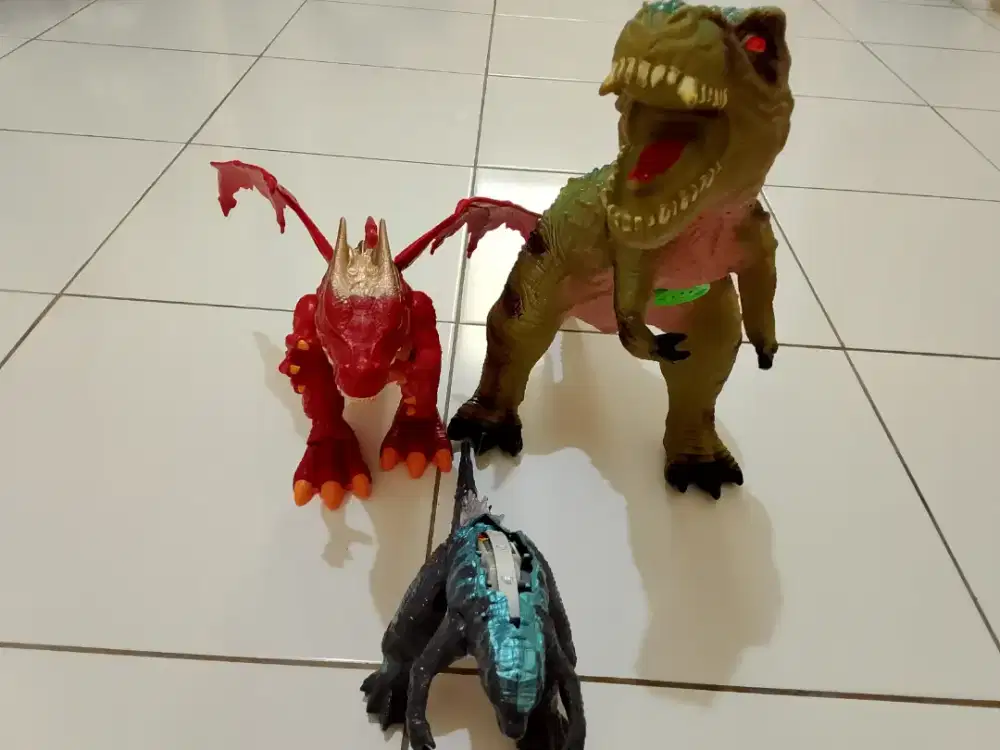 Mainan anak dinosaurus