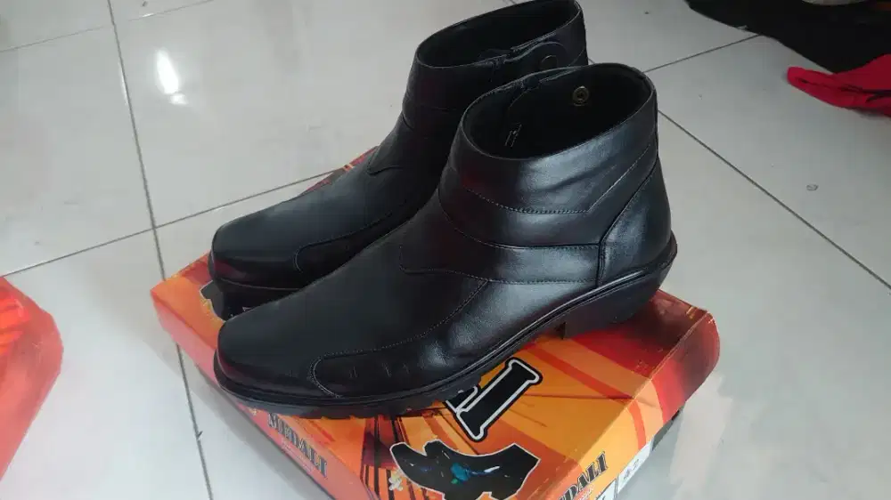 Dijual sepatu satpam merk medali K183