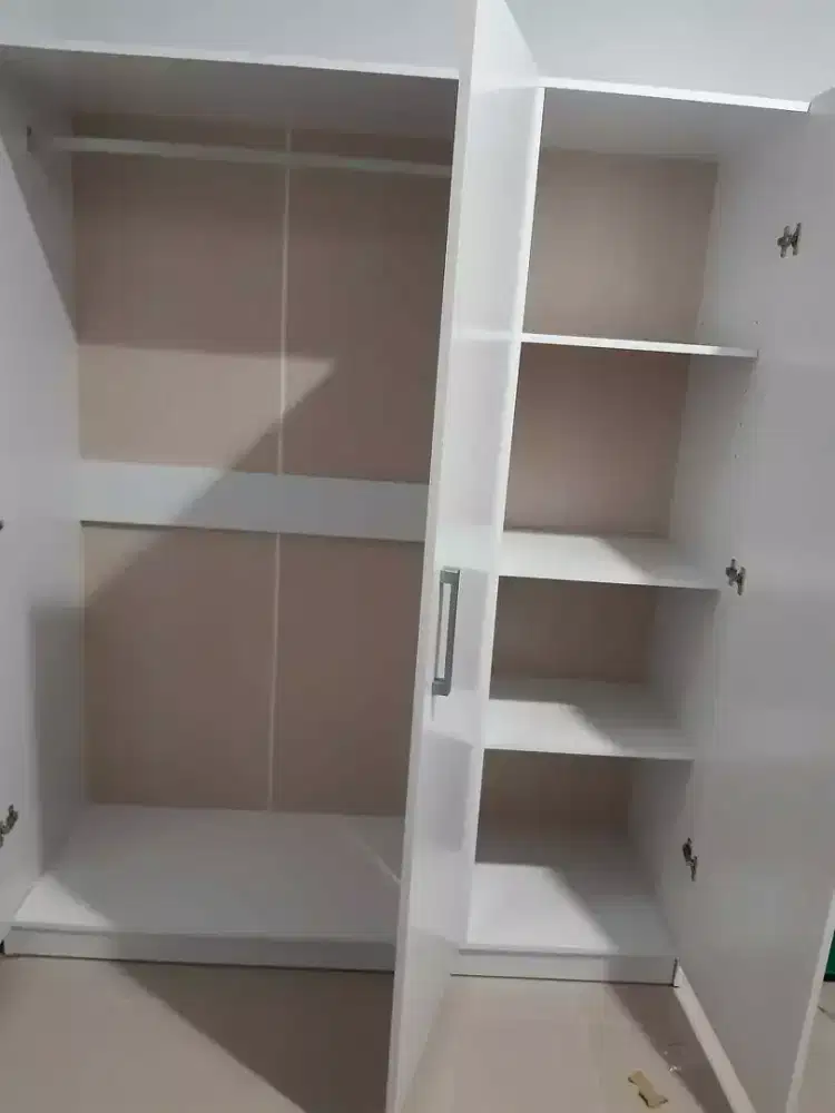 Lemari Full Plat besi 4 Pintu