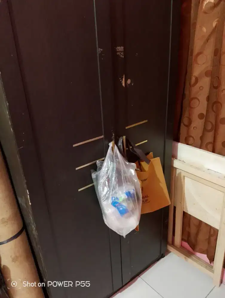 Lemari pakaian 2 pintu