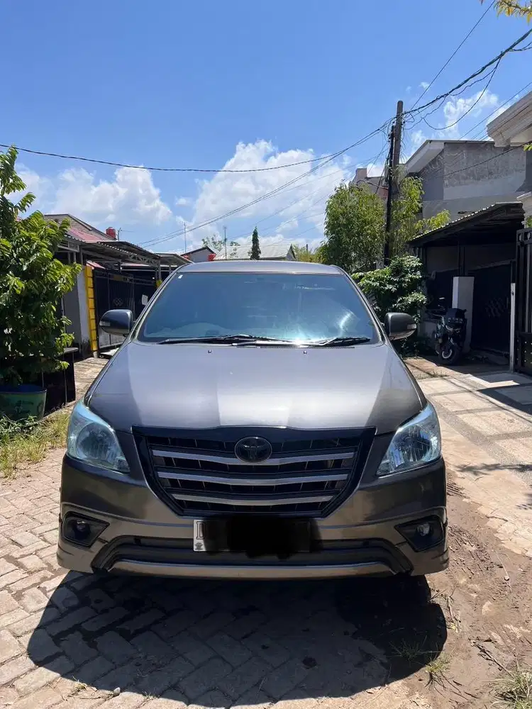 Kijang innova v luxury matic 2014