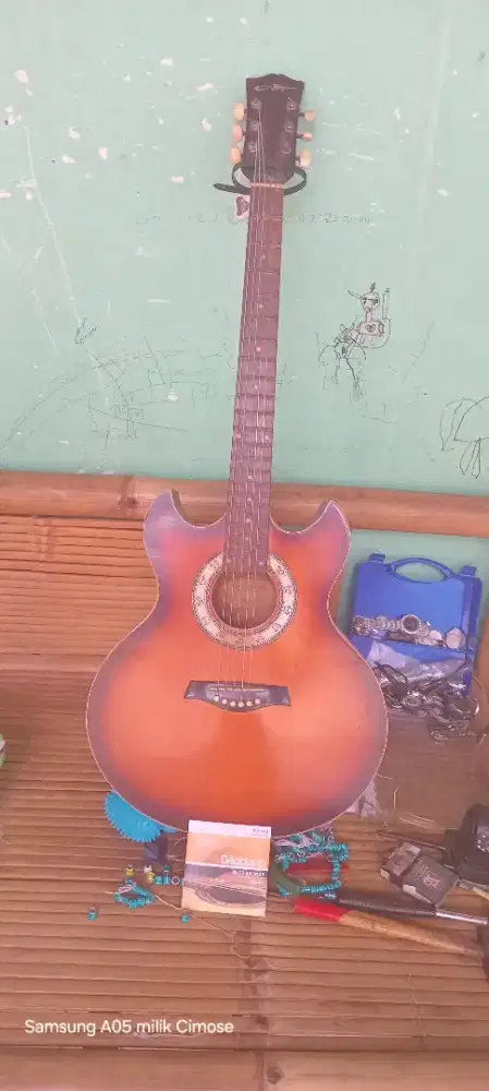 GitarAkustik Tua