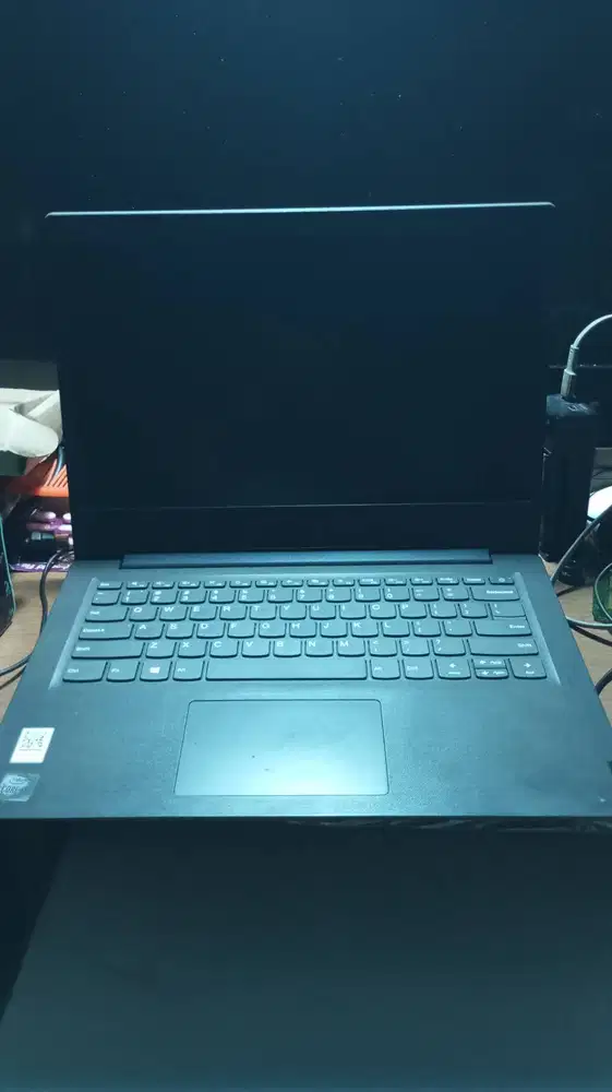 laptop Lenovo V14-ILL