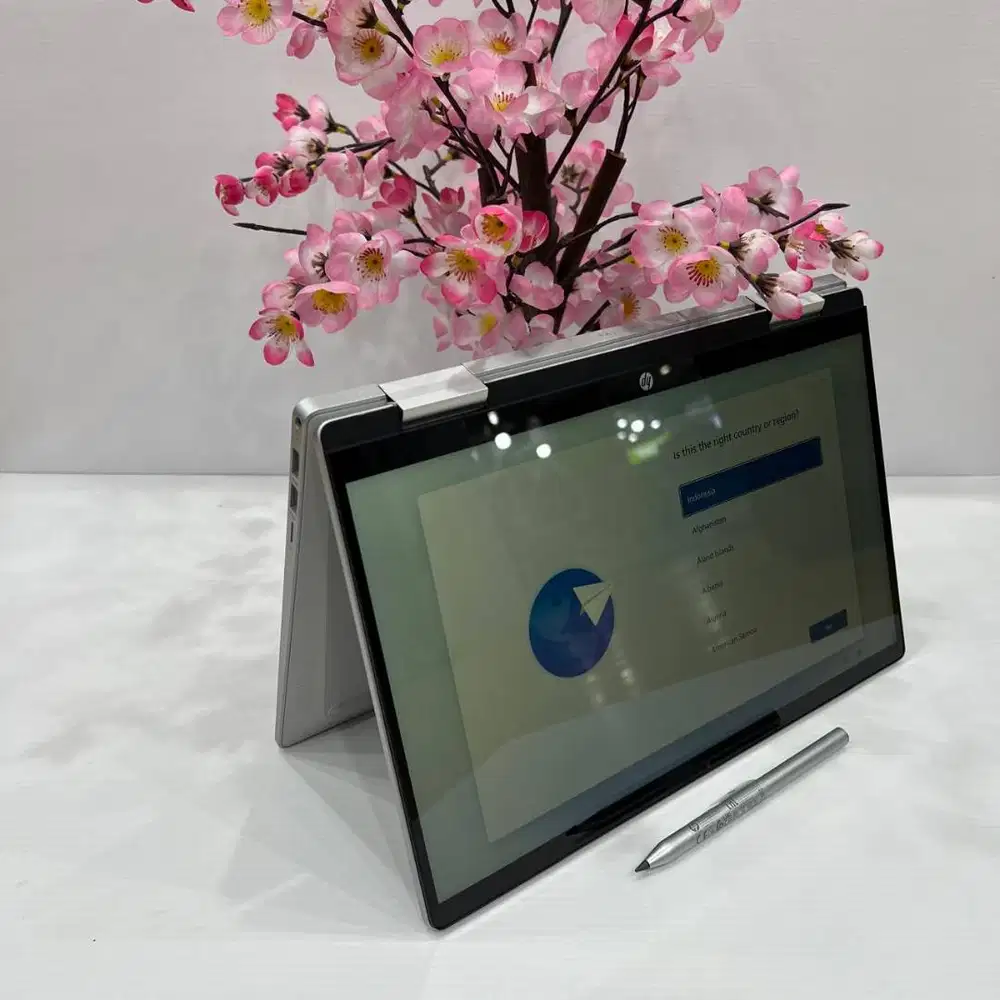 Laptop HP Pavilion x360 14 ek2123TU Core 3-100U 8GB 512GB SSD Touch