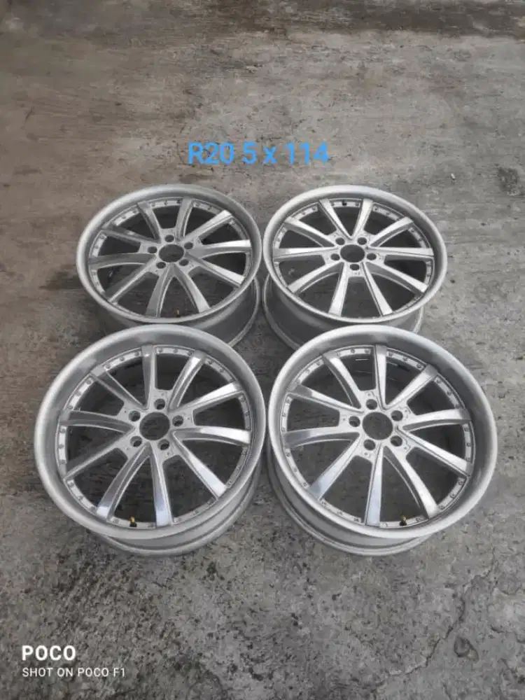 Rep GENOSIS (belang bibir) R20 pcd 5 x 114 lebar 8,5 offset 45