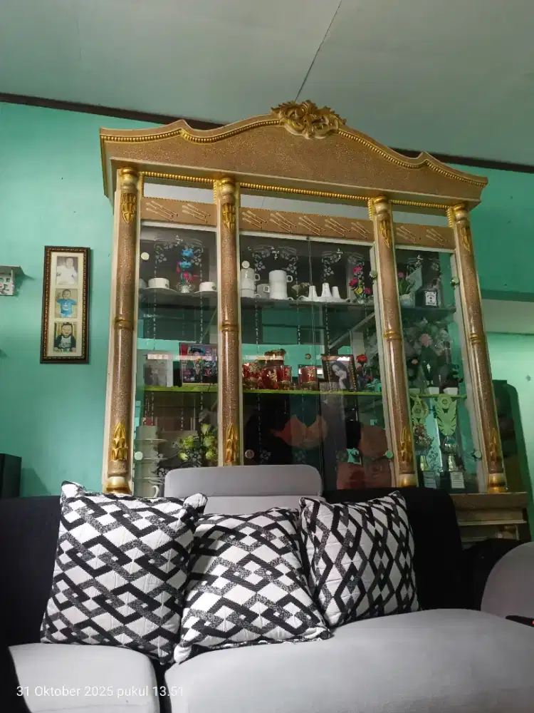 furniture lemari hias kaca sofa leter L
